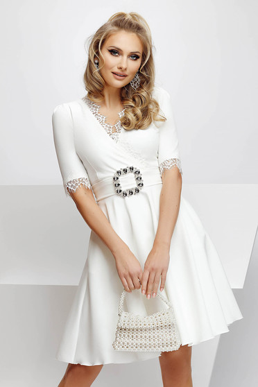 Polgári esküvői ruhák, Fehér elegáns harang ruha rugalmas szövetből csipke díszítéssel - StarShinerS.hu
