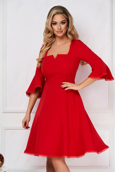 Nagy méretű ruhák, méret: M, Alkalmi ruha piros harang StarShinerS rugalmas szövetből fodros ujjakkal - StarShinerS.hu