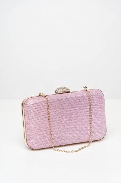 Világos rózsaszínű alkalmi táska fém lánccal ellátva strassz köves díszítéssel