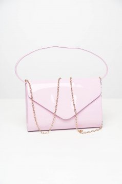 Világos rózsaszínű alkalmi boríték táska lakkozott műbőrből