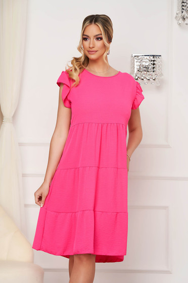 Rózsaszín ruhák, Pink bő szabású midi ruha vékony anyagból, fodros ujjakkal és fodrokkal a ruha alján - StarShinerS.hu